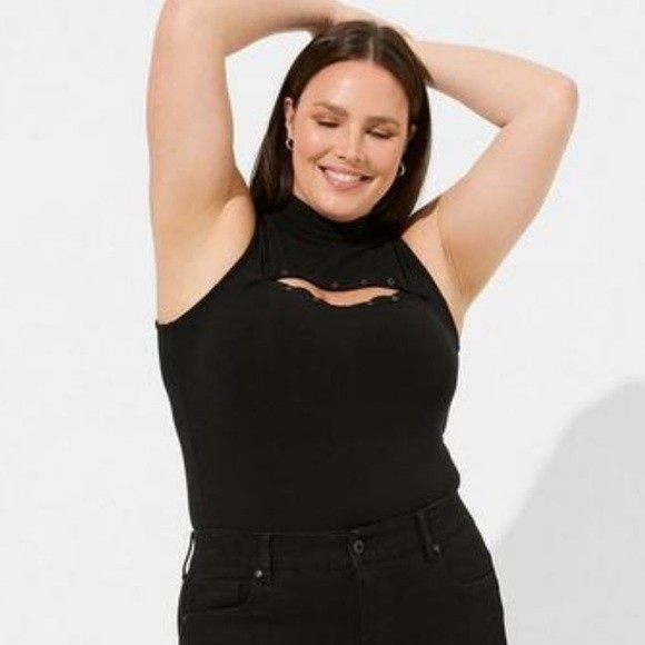 NWT Torrid Black Rib Mock Neck Cut Out Snap Crop Tank Size 4X - Picture 2 of 5